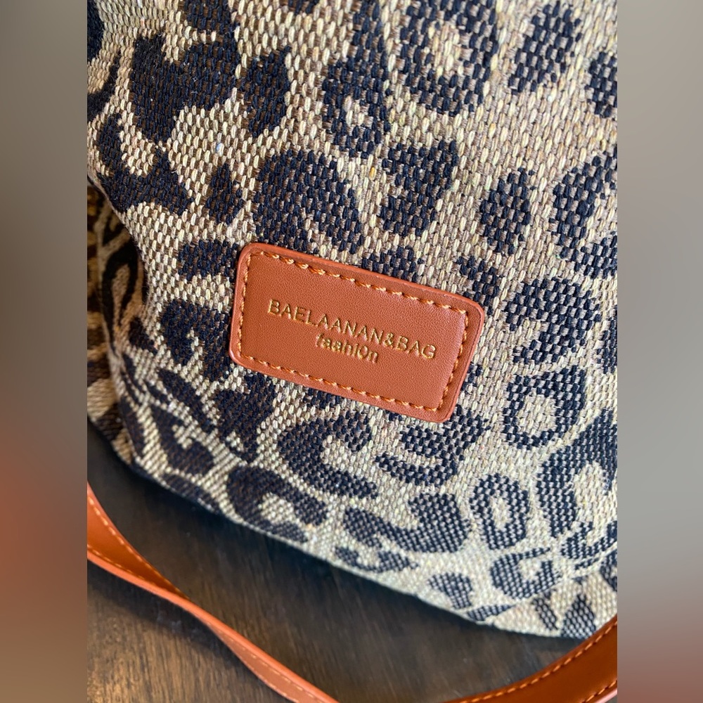 Leopard Print Tote Bag With Zipper Nwot - image 4